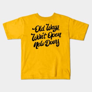 Old Ways Won´t Open New Doors. Kids T-Shirt